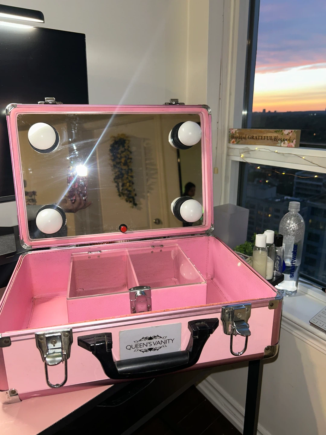 Queen's Vanity Pink Makeup Case with Lights - photo 2