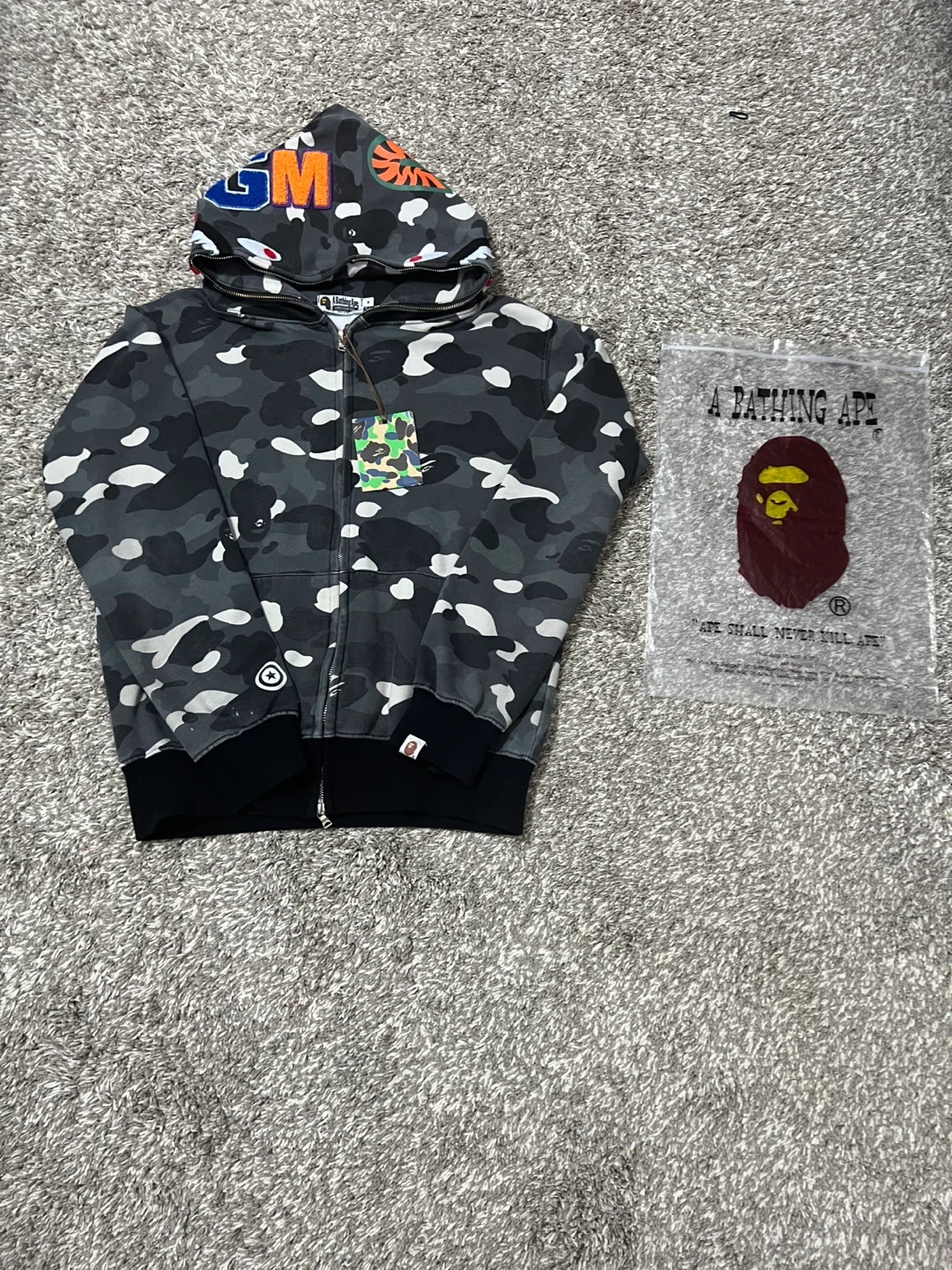 BAPE HOODIE !!!!