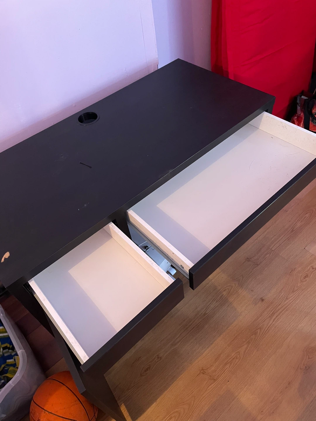 Desk - photo 4