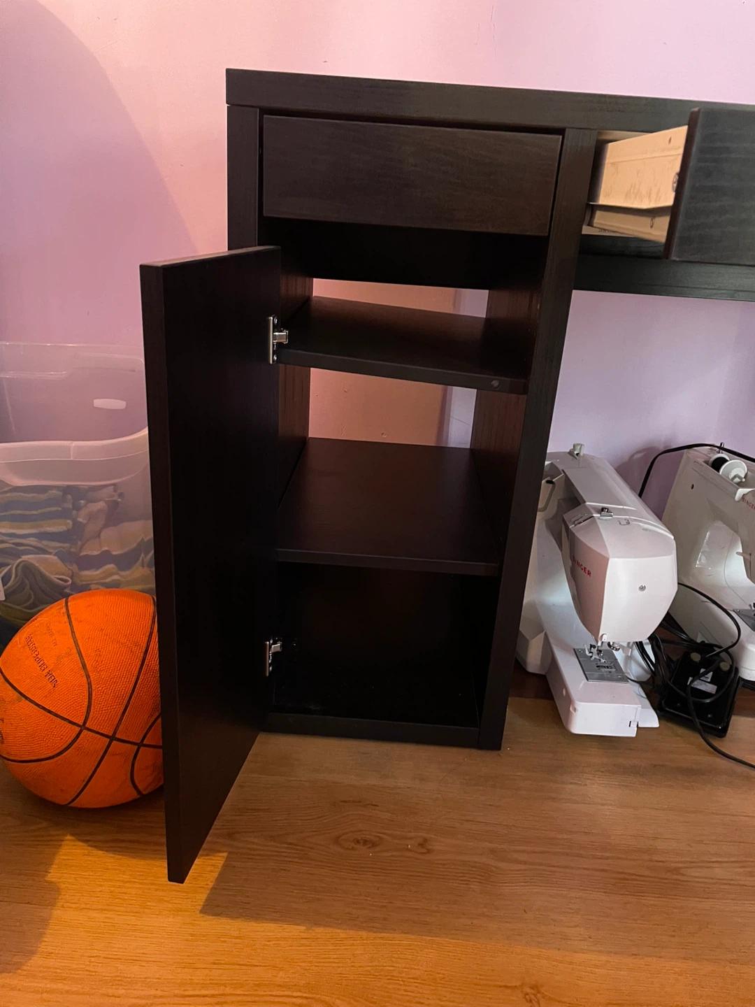 Desk - photo 3