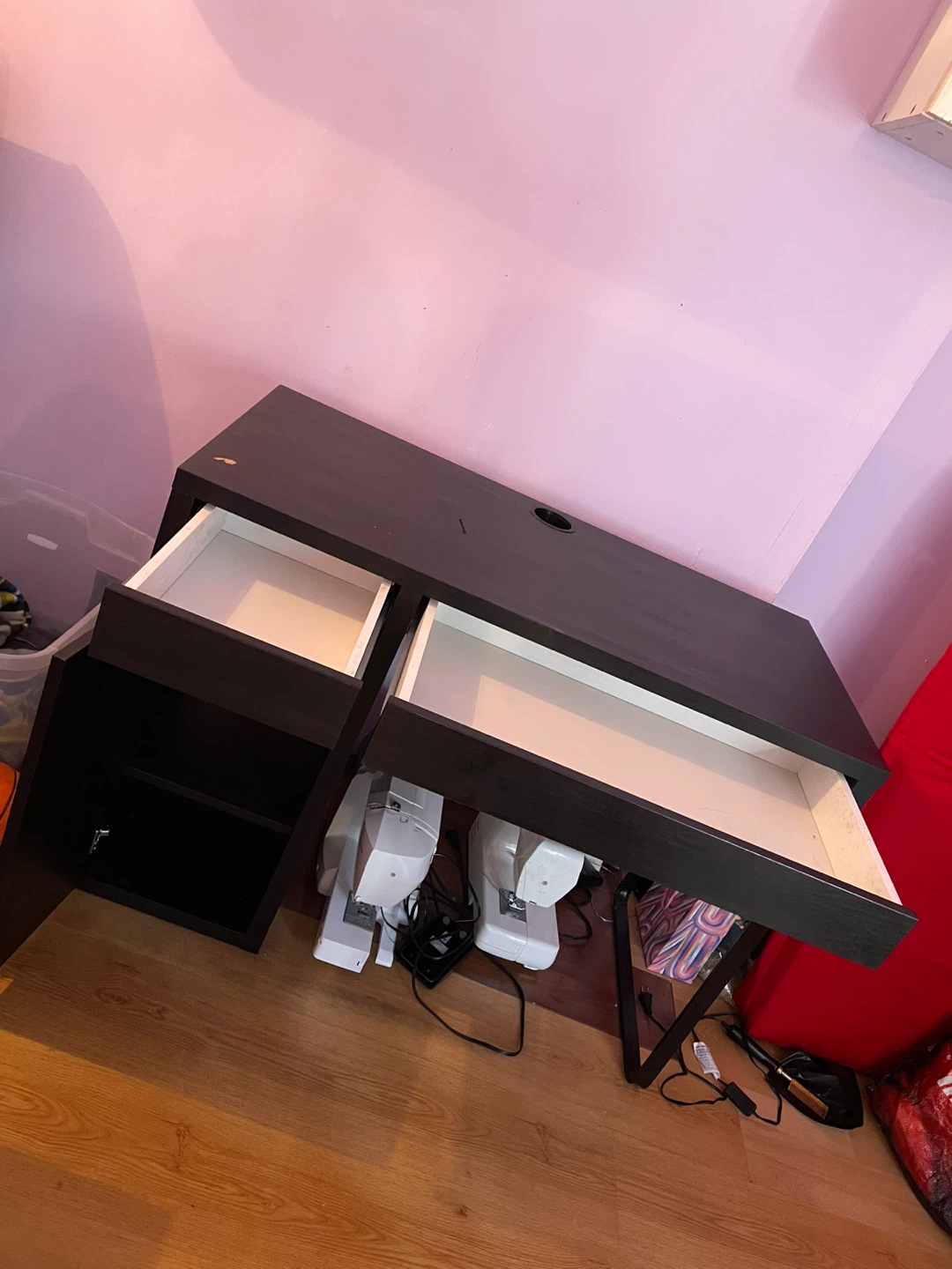 Desk - photo 2