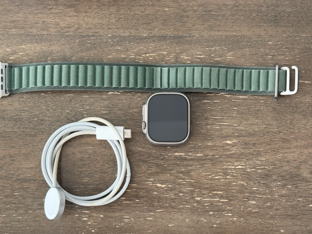 Apple Watch Ultra 1 49mm (battery health 94%)