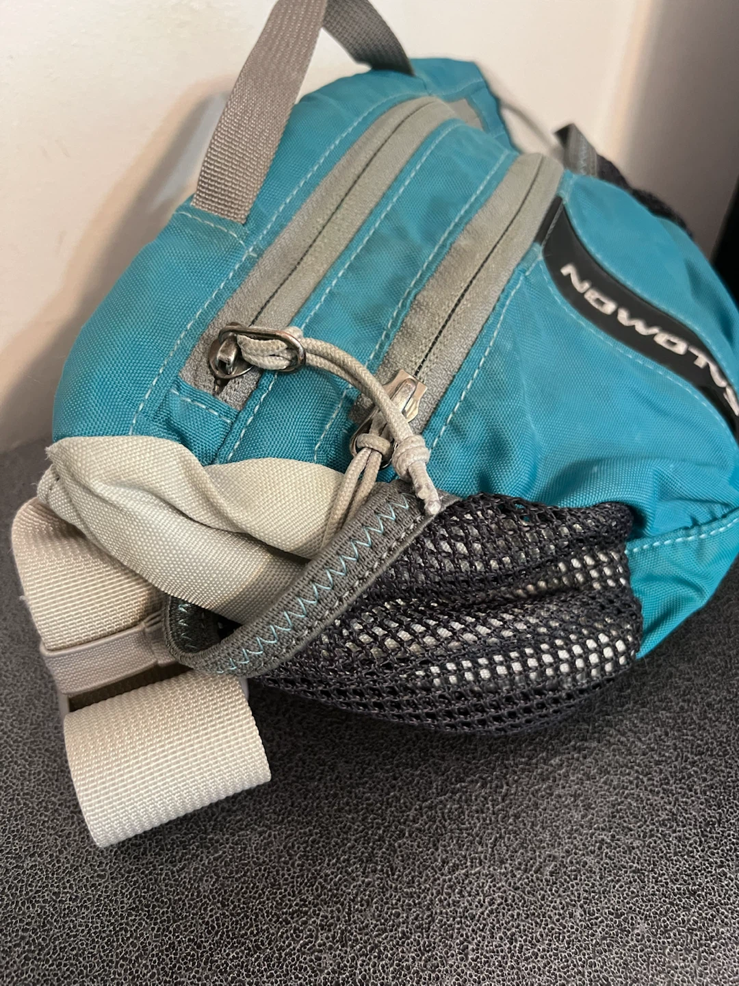 Salomon Discontinued Running/Hiking Waist Pack – Rare - photo 4