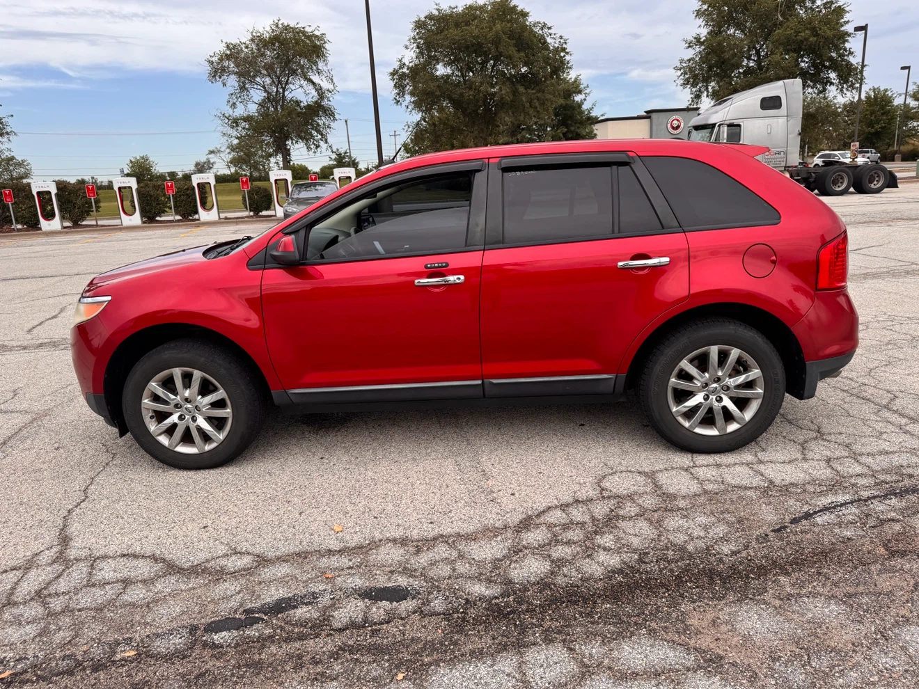 Red Ford Edge SUV - photo 2