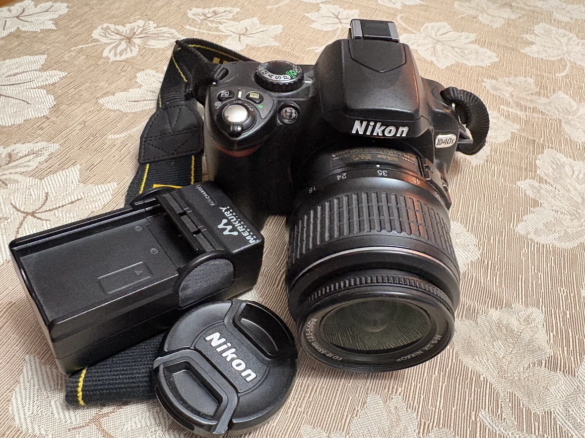 Nikon D40x DSLR Camera with 18-55mm Lens