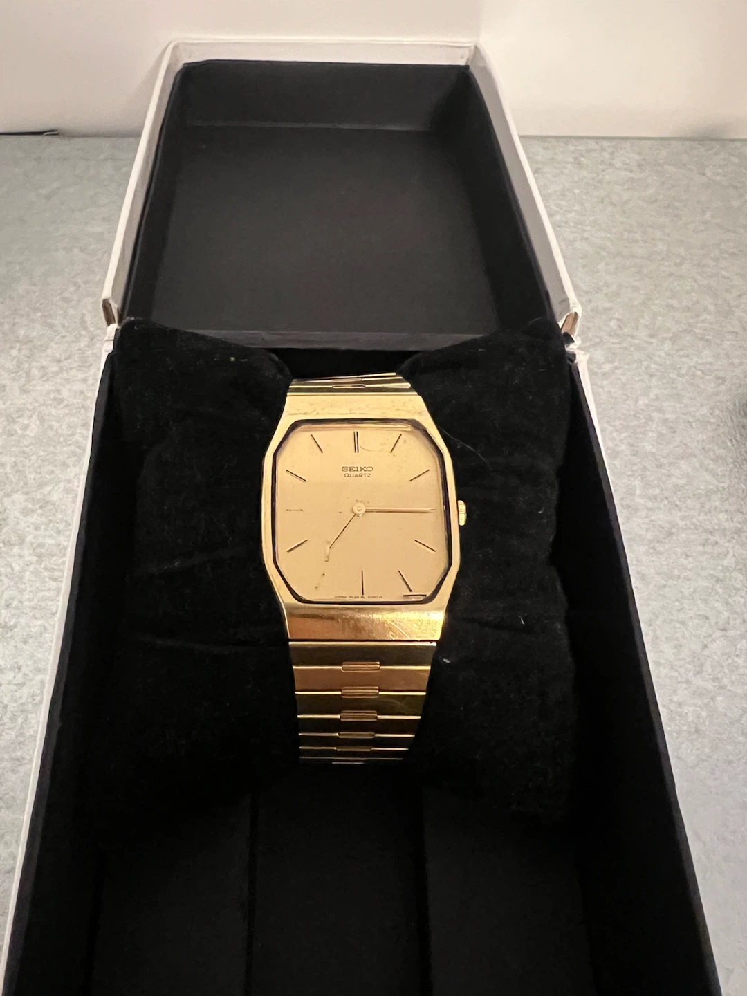 Vintage Gold Tone Seiko Quartz Watch - photo 2