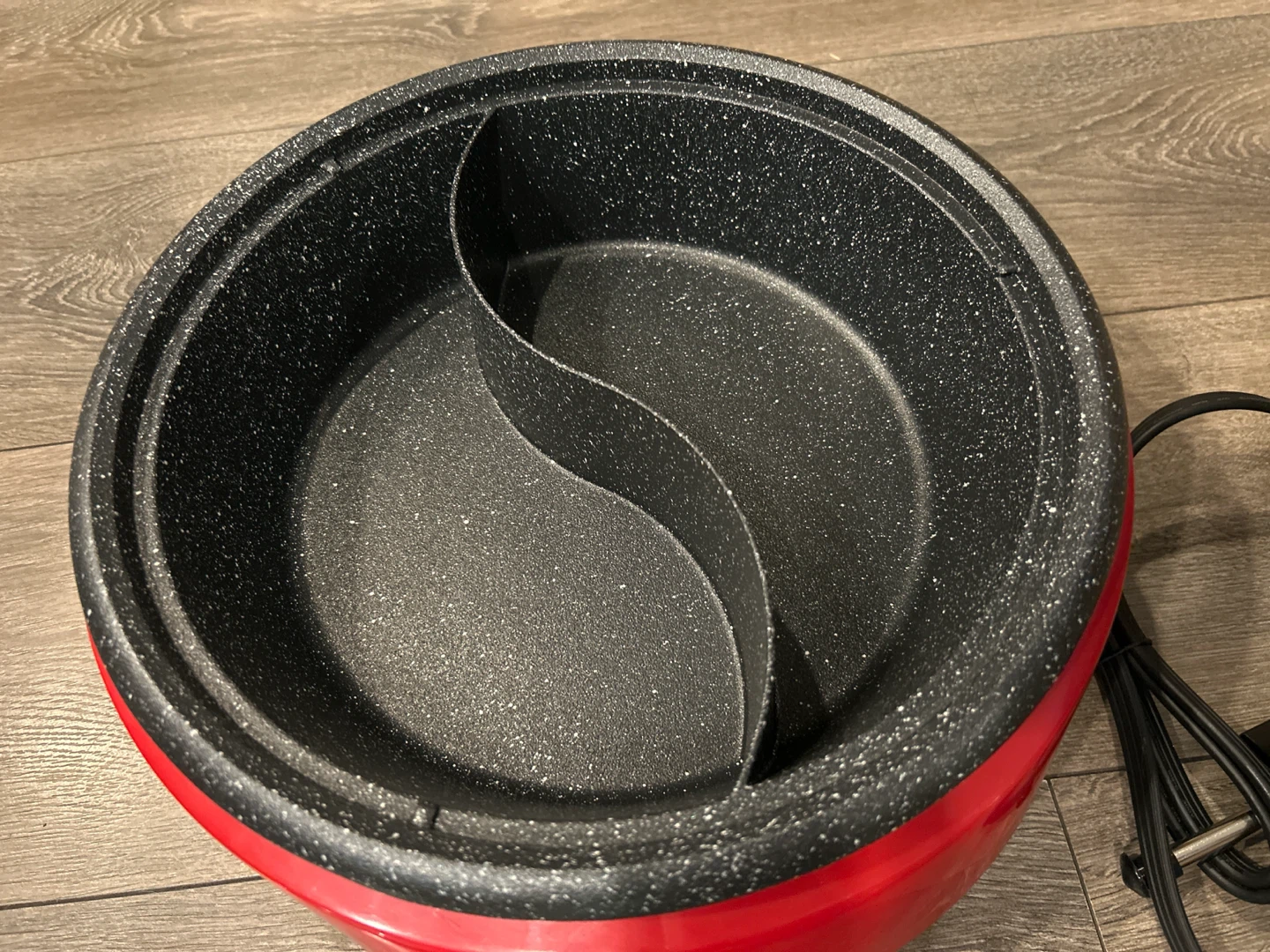 Brand New! Never used! Starfrit The Rock Electric Hot Pot - photo 3