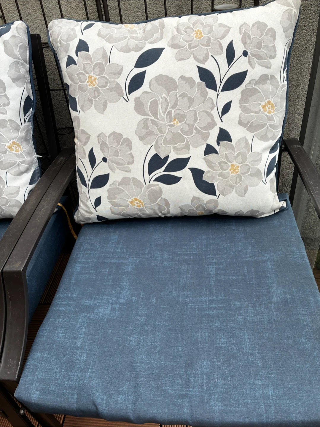 Outdoor Patio Bistro 3-Piece Set with Floral Cushions - photo 3