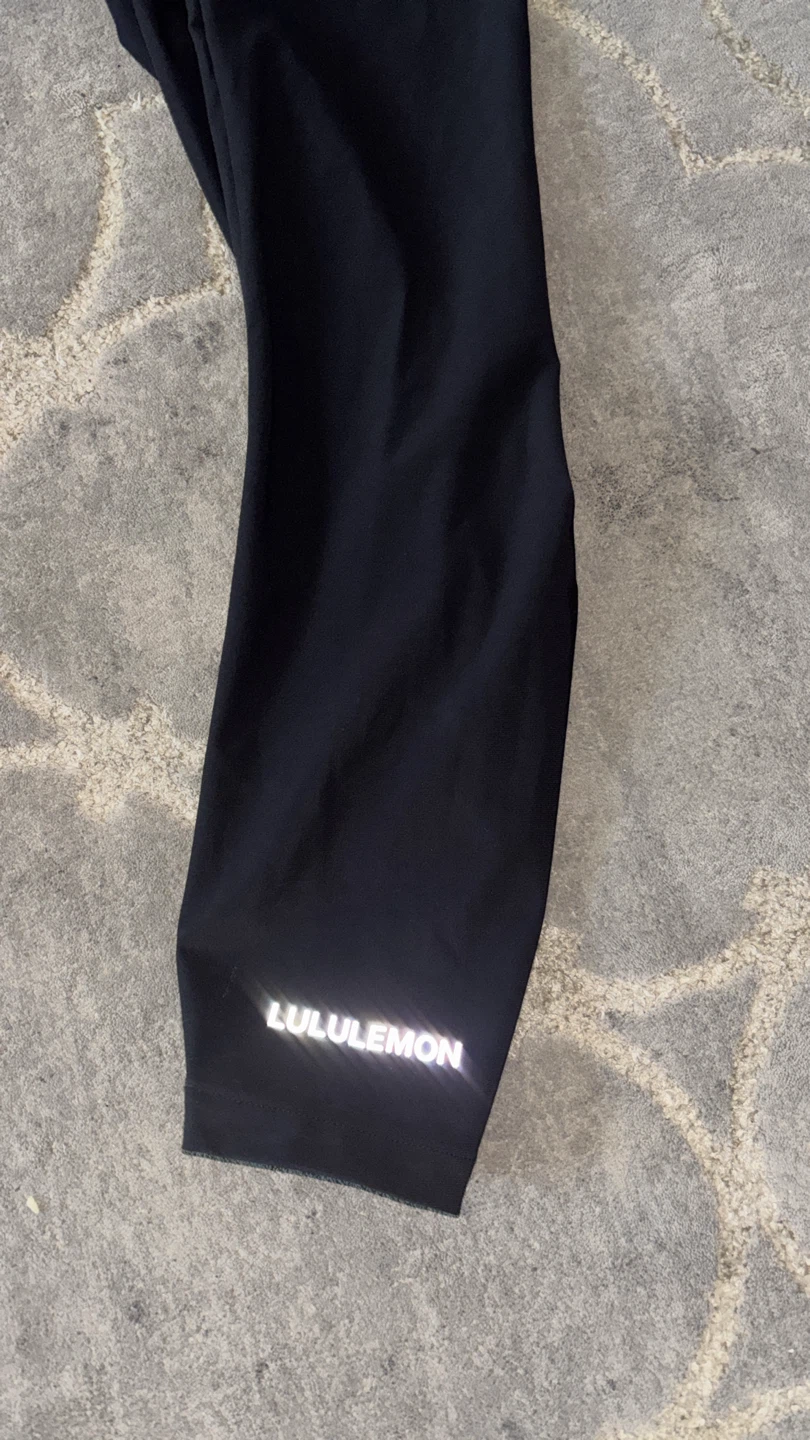 Lululemon Black Hooded Jacket - photo 2