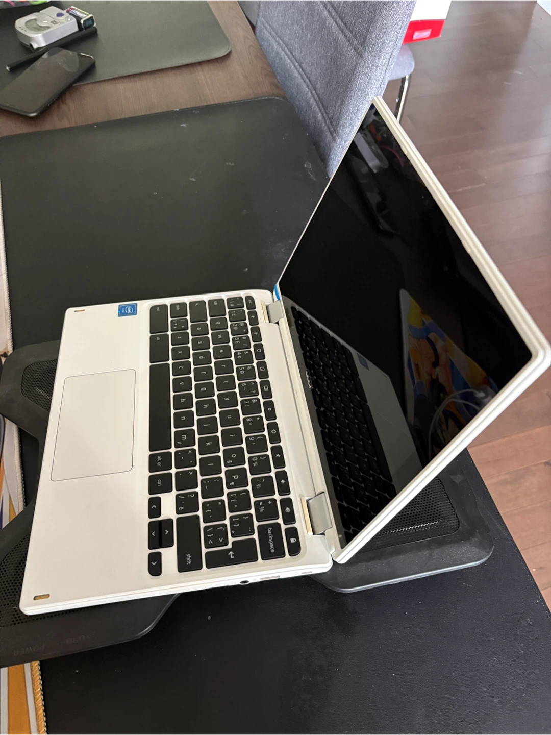 White Acer Chromebook - photo 5