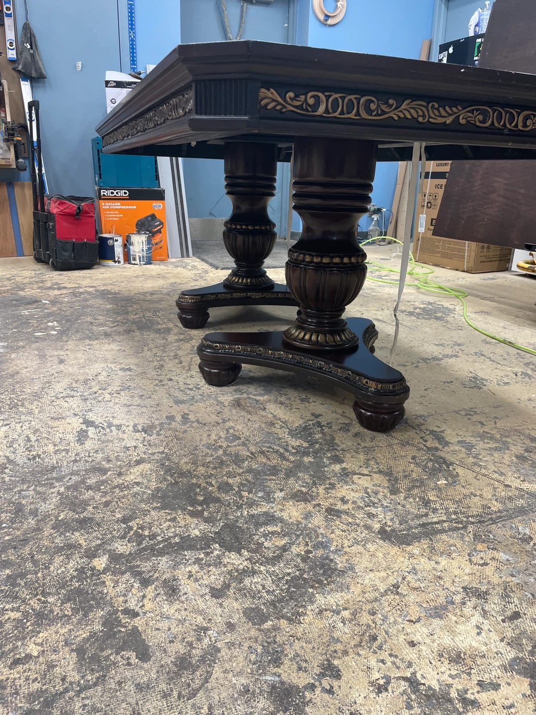 Traditional Pedestal Dining Table - photo 4