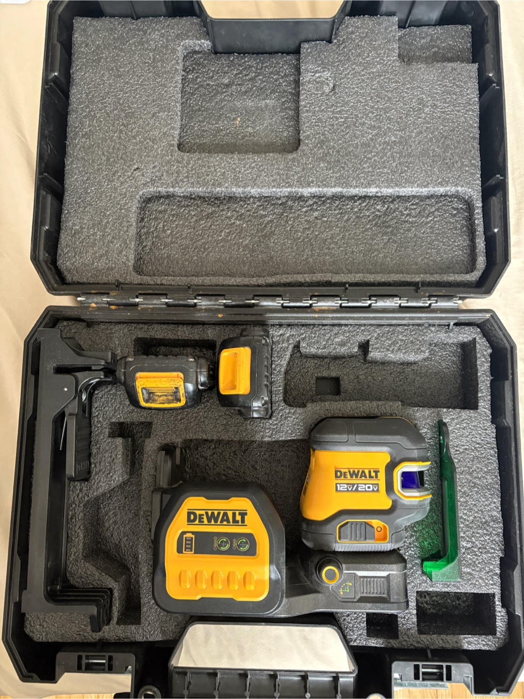 DEWALT 20V MAX Laser Level (DCLE34520GB) with TSTAK Case - photo 2
