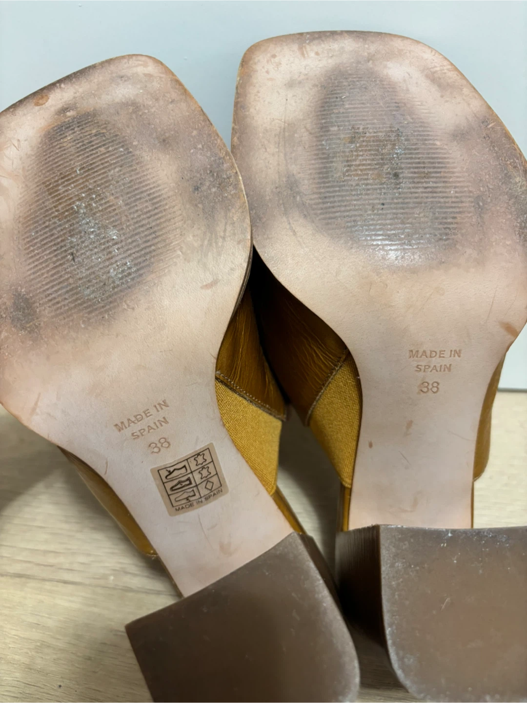 Angel Alarcon Mustard Square-Toe Heeled Mules Size 38 - photo 2