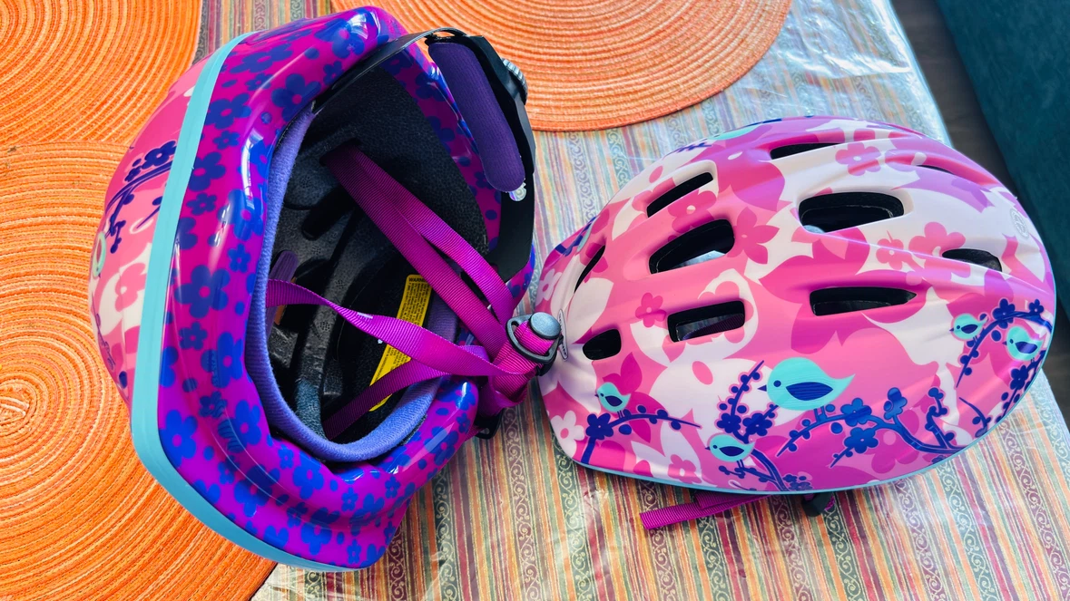 Two Huffy Seastar Girls Bike and Helmet - photo 2