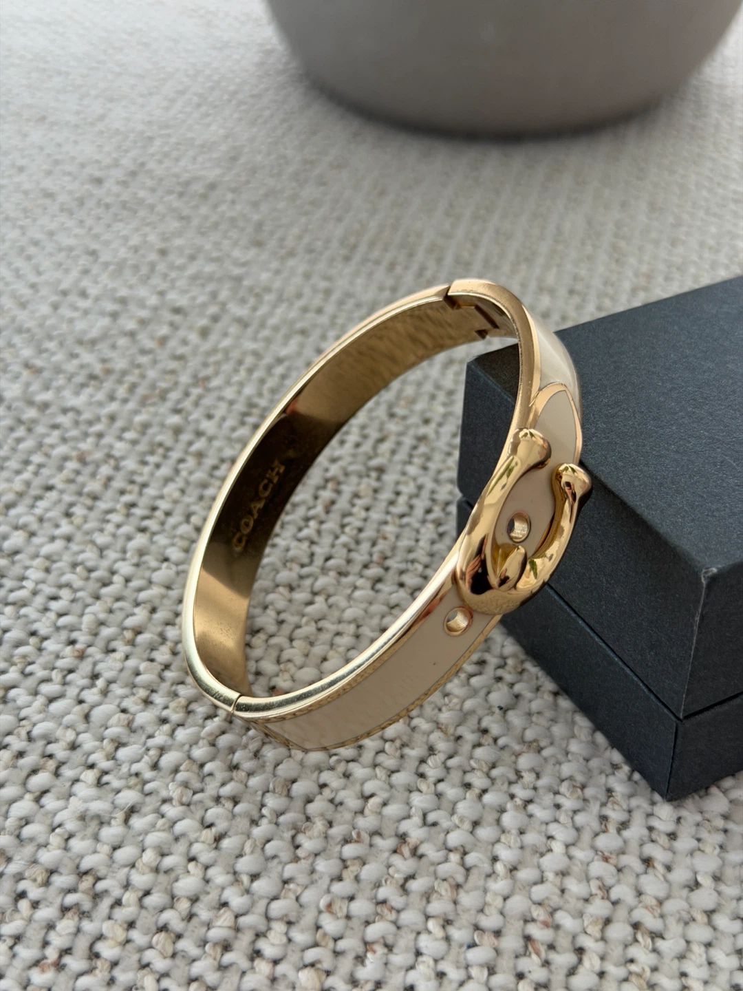 Coach gold-tone and enamel hinge bangle - photo 3