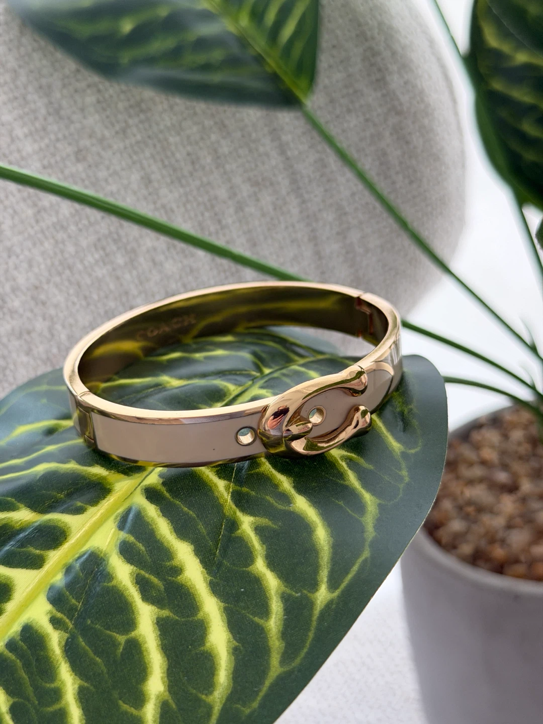 Coach gold-tone and enamel hinge bangle - photo 4
