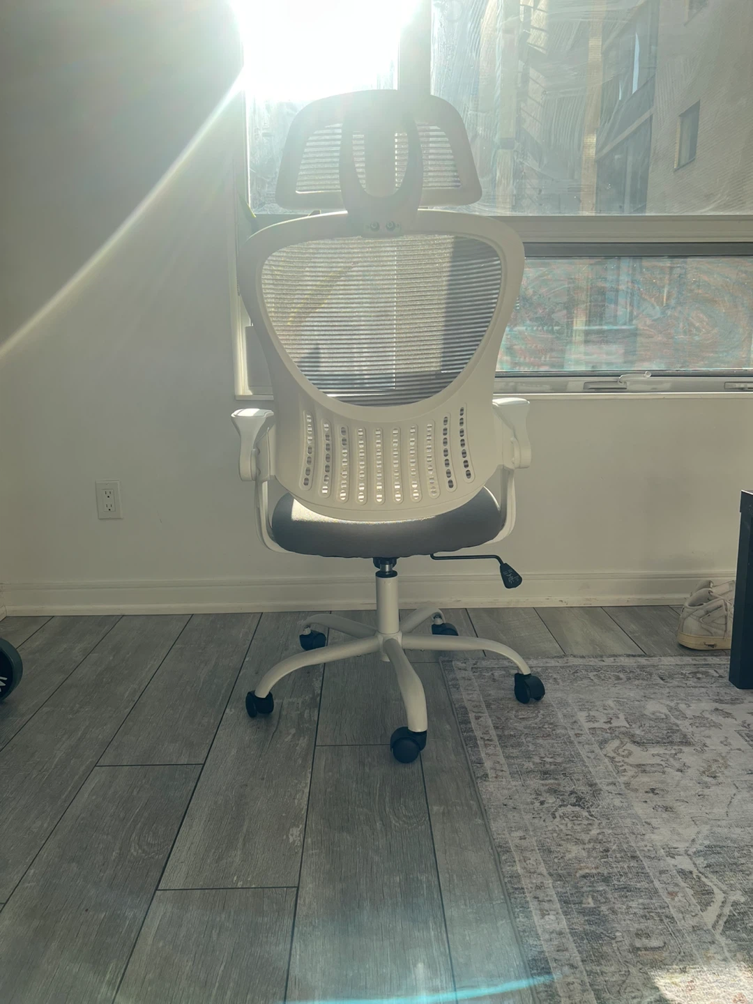 White ergonomic office chair with mesh back - photo 3
