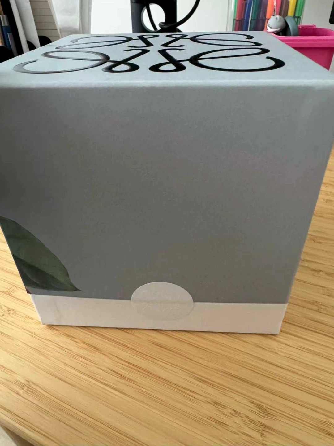 BRAND NEW Huge LOEWE Honeysuckle Candle - photo 3