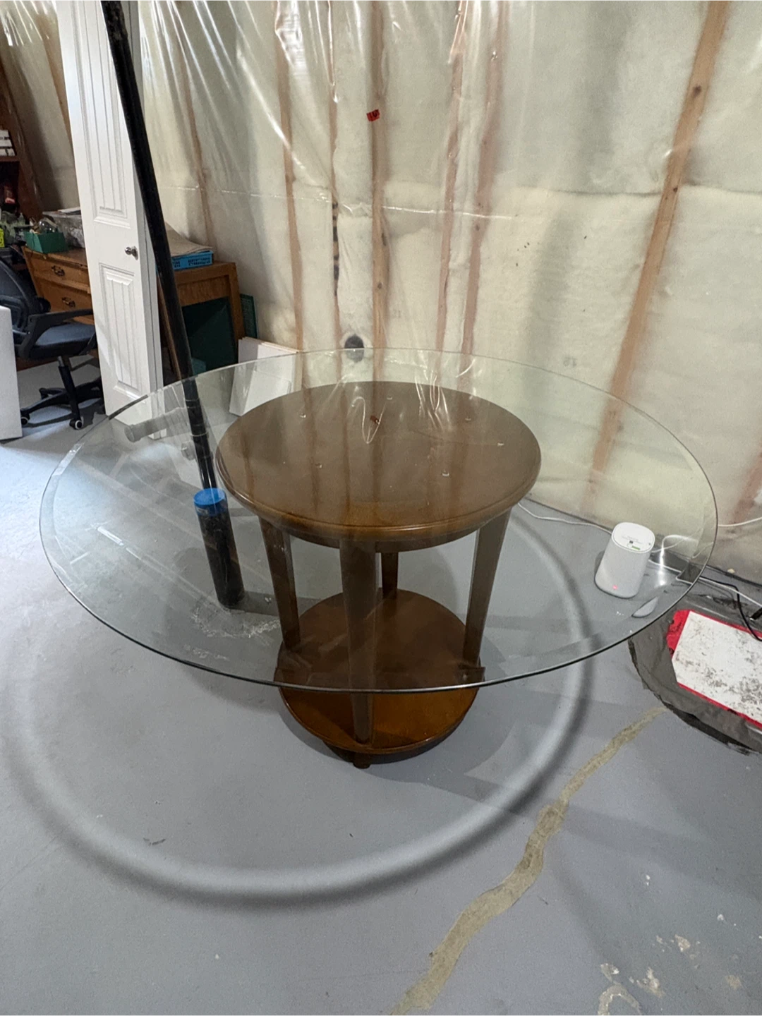 Round wooden side table with glass top - photo 4
