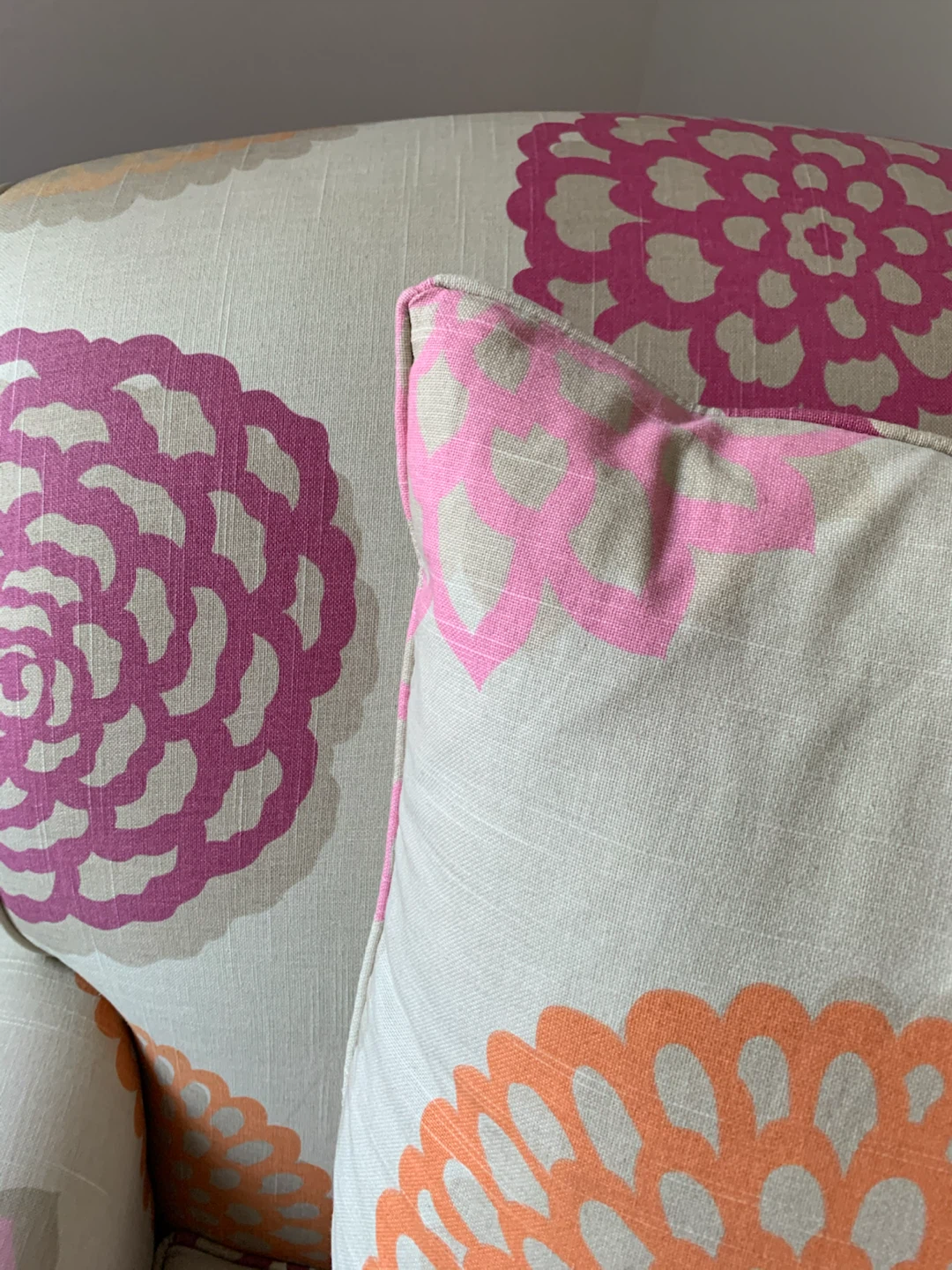 Floral pattern accent chair - photo 3