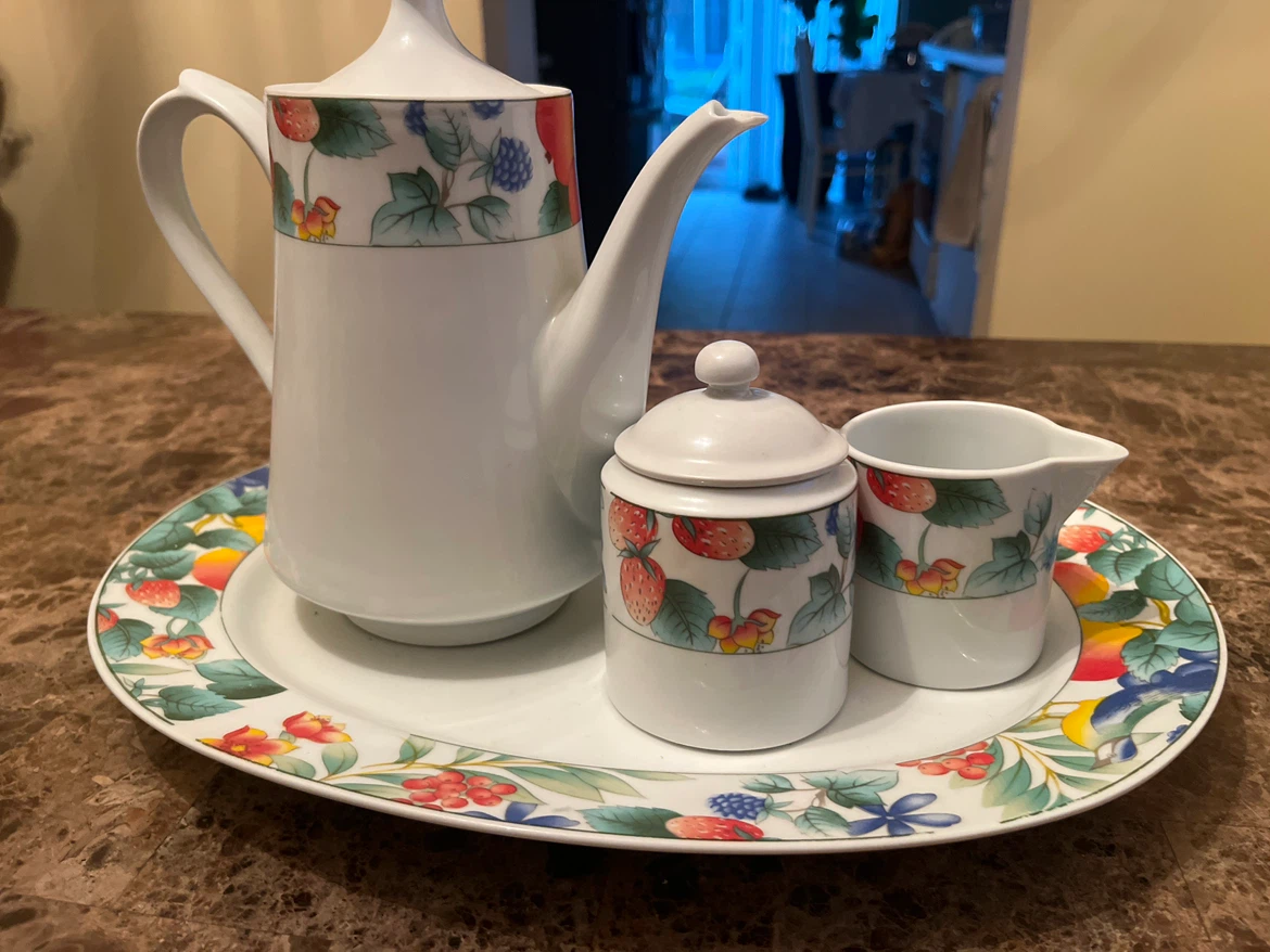Vintage Lynn's Fine China Waterberry Set - photo 3