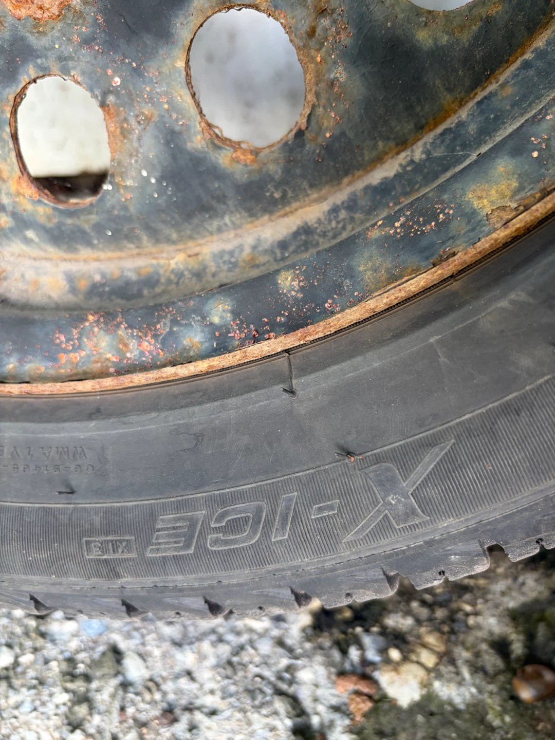 Set of Michelin X-Ice Snow Tires 225/45R17 on rims - photo 2