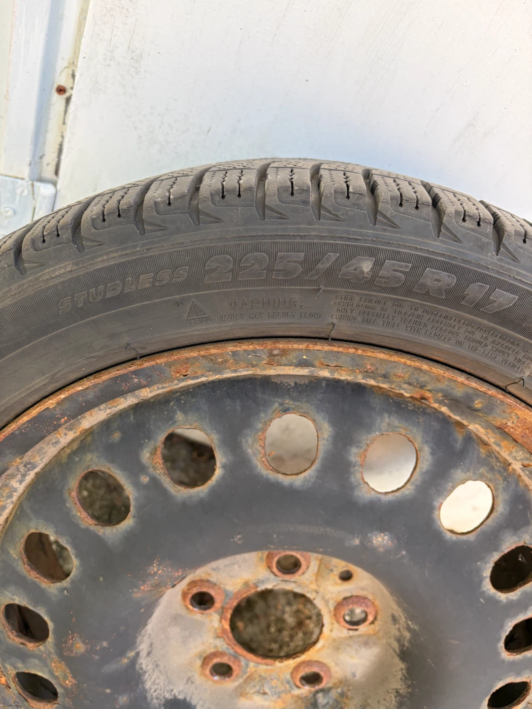 Set of Michelin X-Ice Snow Tires 225/45R17 on rims - photo 3