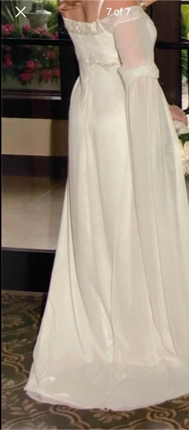 White Wedding Dress with Off-Shoulder Sleeves - photo 4