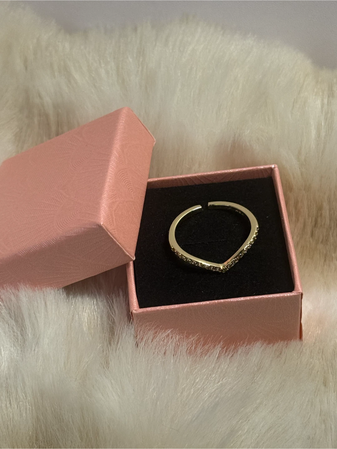 Gold-tone V-shape crystal ring size 6