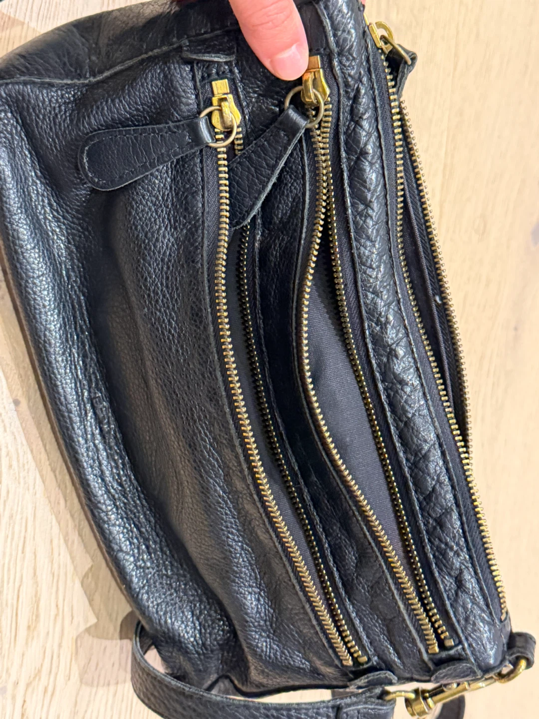 Liebeskind Berlin Leather Crossbody Bag - photo 4