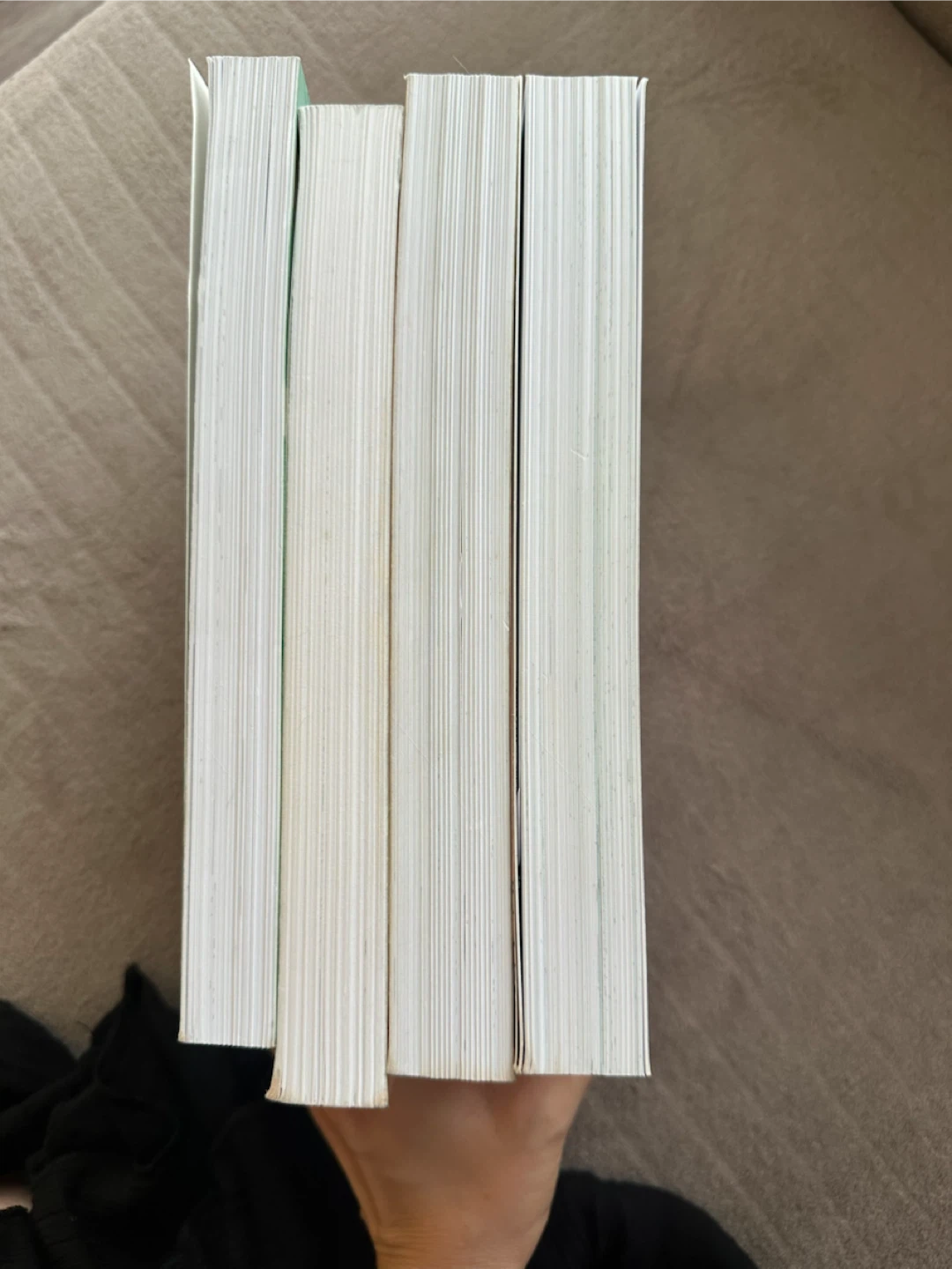 Heartstopper Volumes 1-4 by Alice Oseman - photo 4