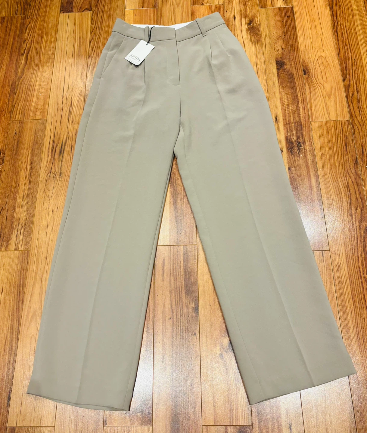 BNWT - Aritzia The Effortless Pant Nomad Beige Size 4
