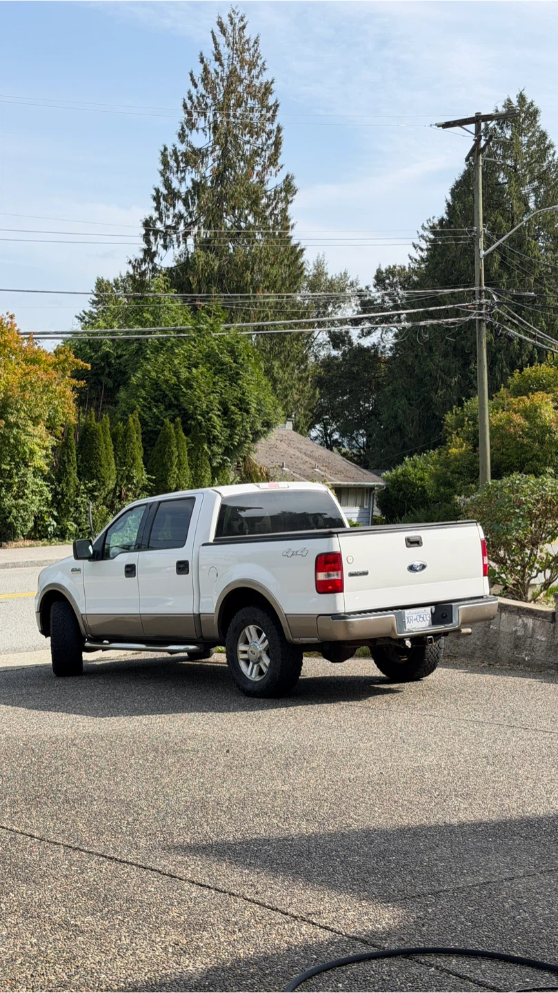 Ford F-150 Lariat Pickup Truck - photo 2