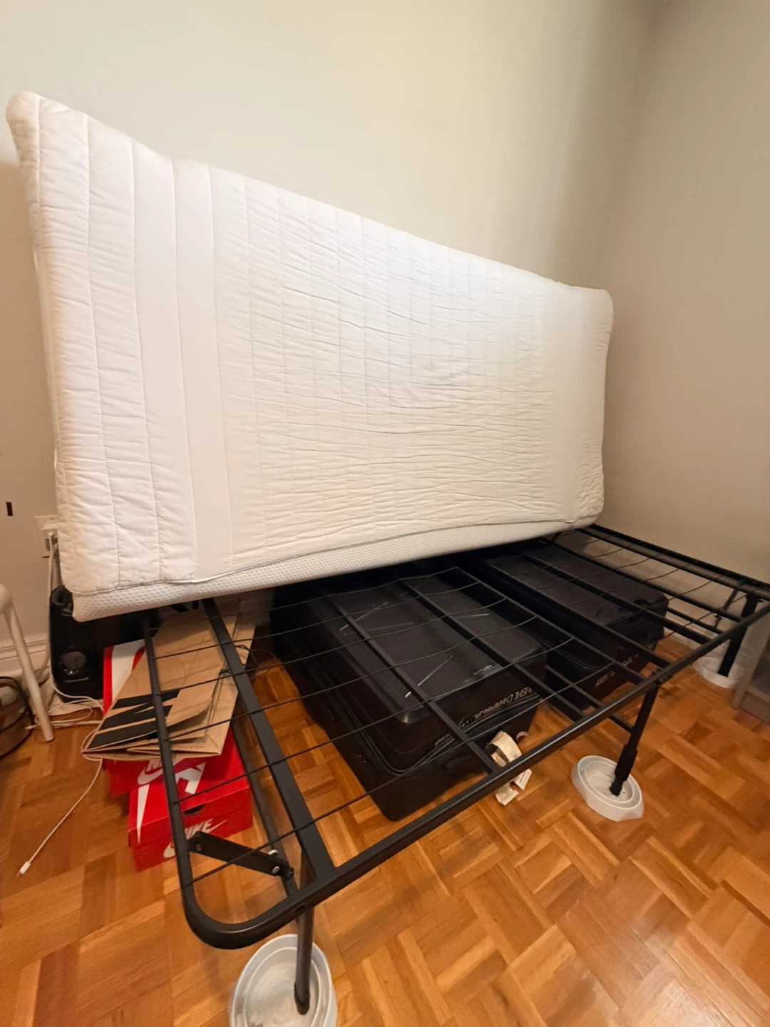 Twin Bed Set - photo 2