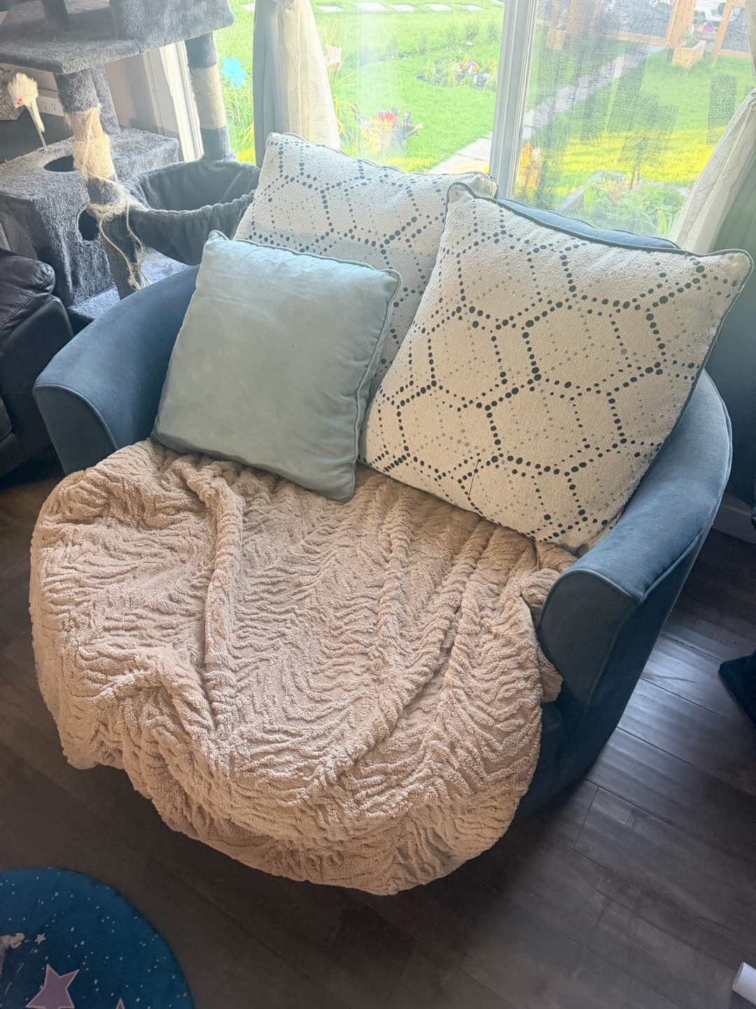 Blue Round Armchair
