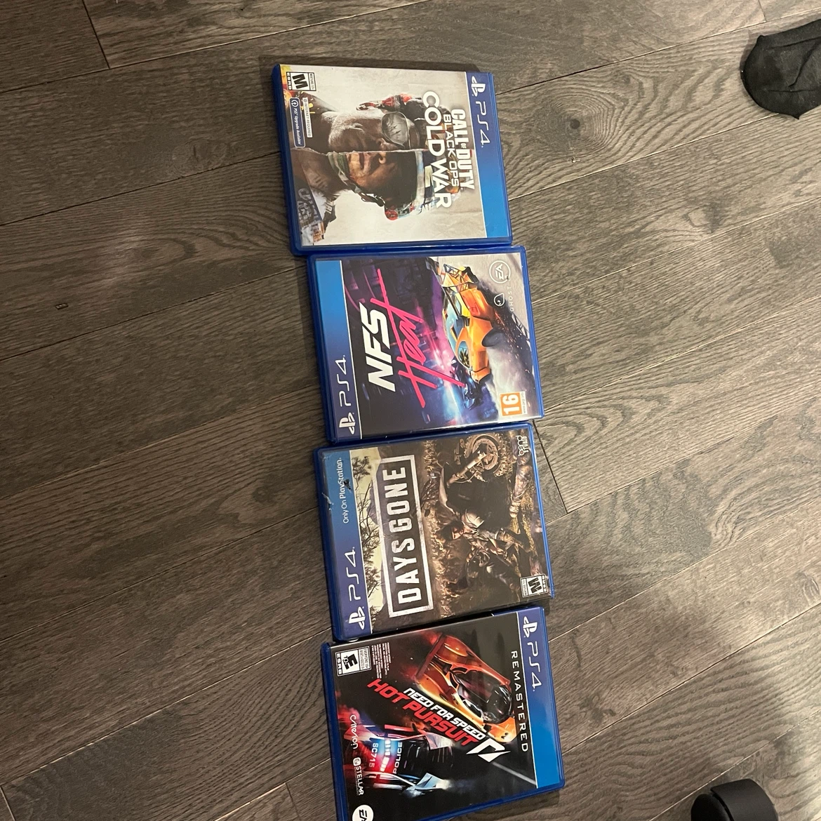 Sony PlayStation 4 Bundle with Controller and 4 Games - photo 3
