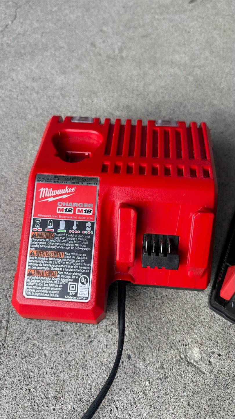 Milwaukee M12 and M18 Battery Charger with 1.5Ah Battery