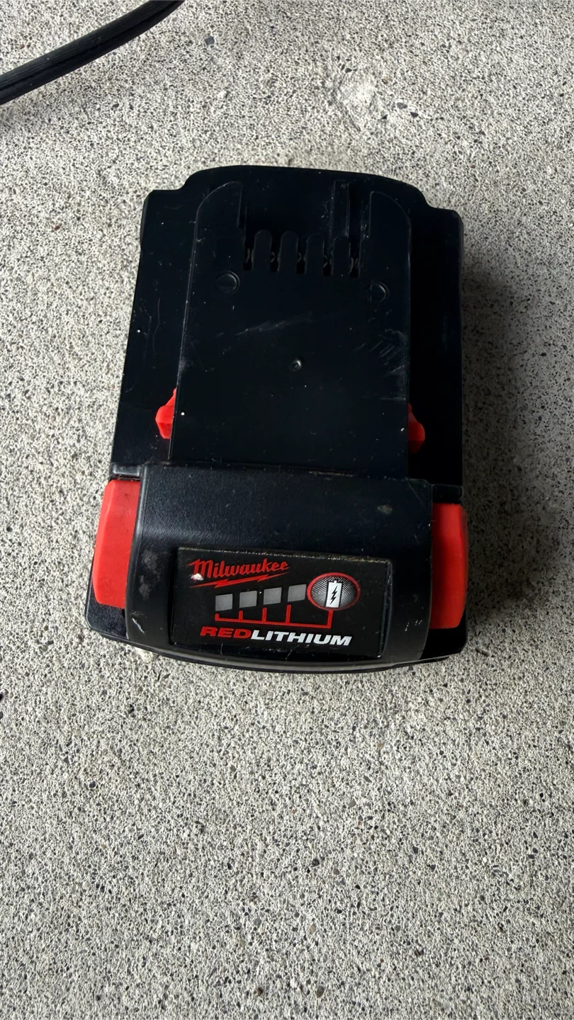 Milwaukee M12 and M18 Battery Charger with 1.5Ah Battery - photo 3
