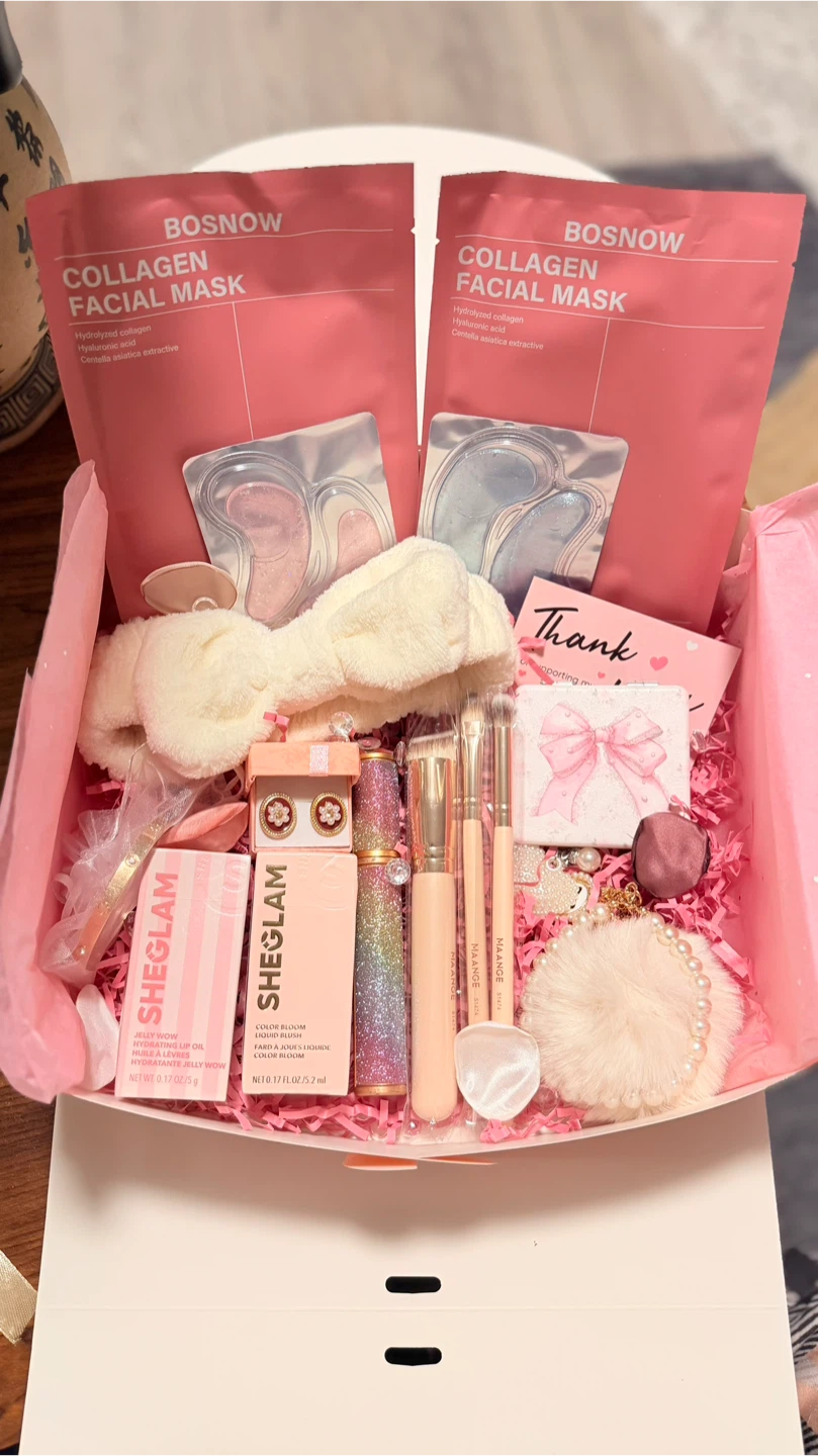 Cosmetics and Accessories Gift Set