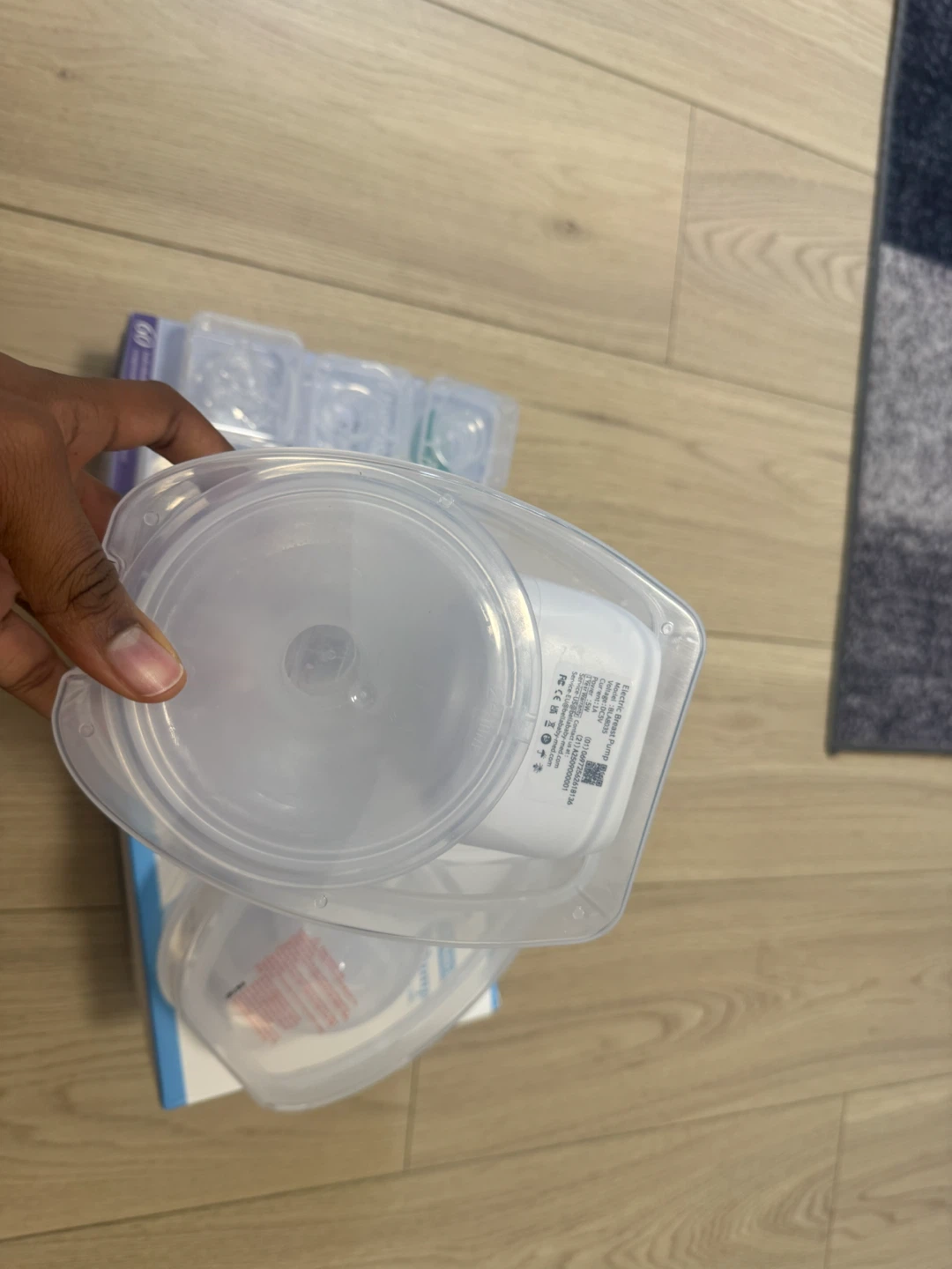Bellababy Electric Breast Pump and Lansinoh Pads - photo 2