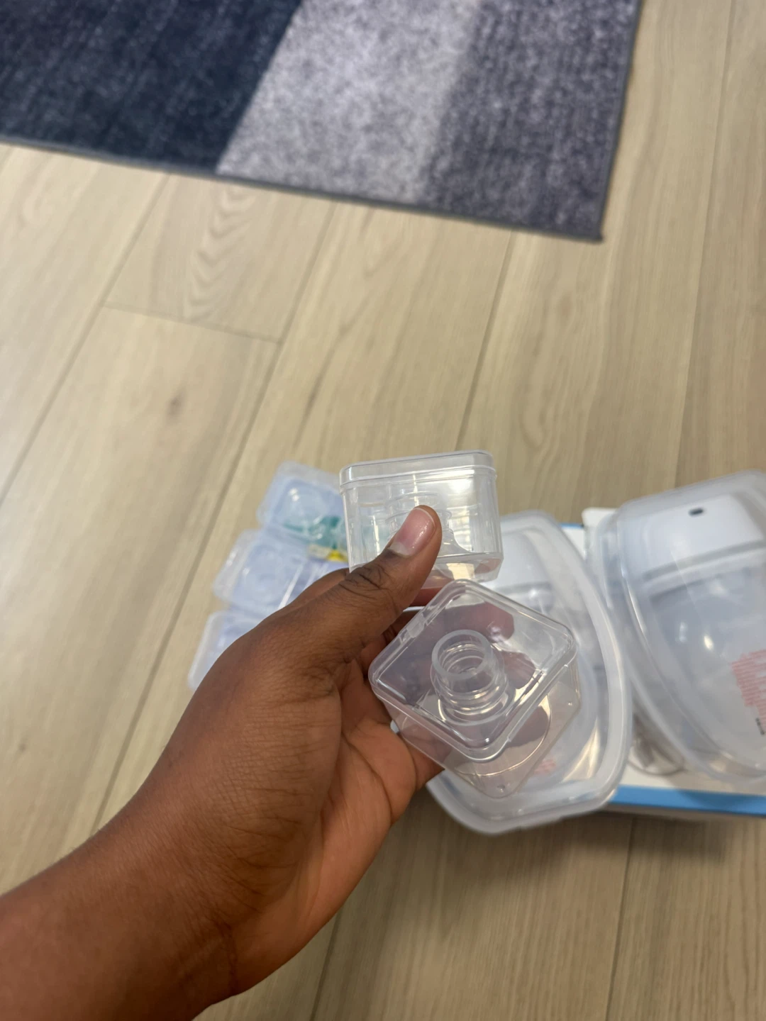 Bellababy Electric Breast Pump and Lansinoh Pads - photo 4