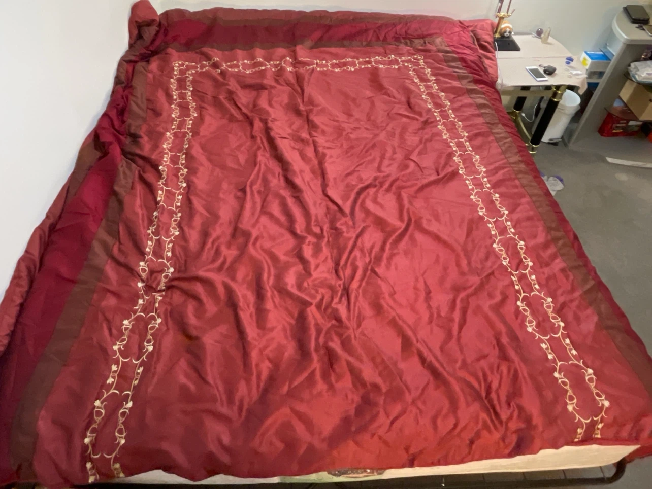 Queen size comforter with cushions