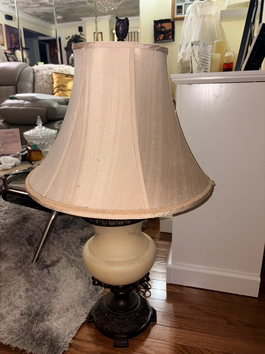Elegant Vintage Accent Lamp – Classic Ornate Design
