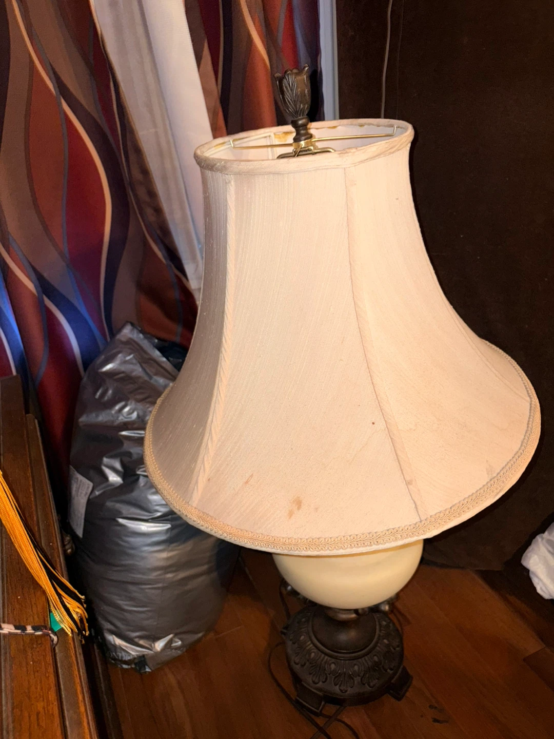 Elegant Vintage Accent Lamp – Classic Ornate Design - photo 2