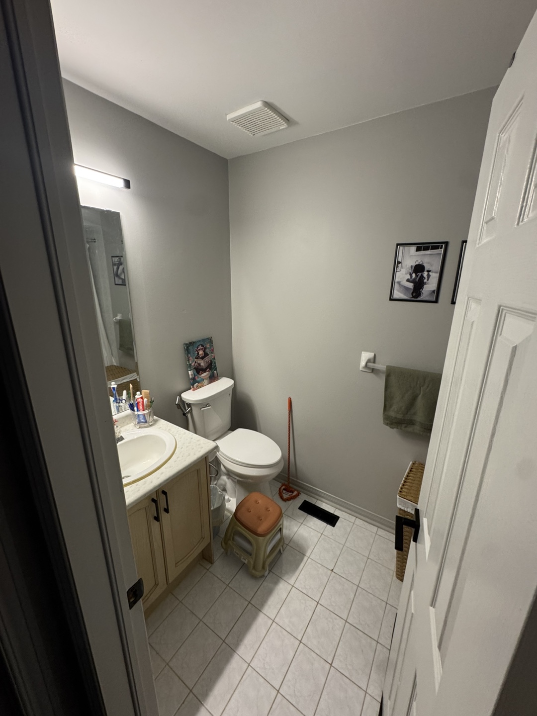 Room for rent with private washroom - photo 4