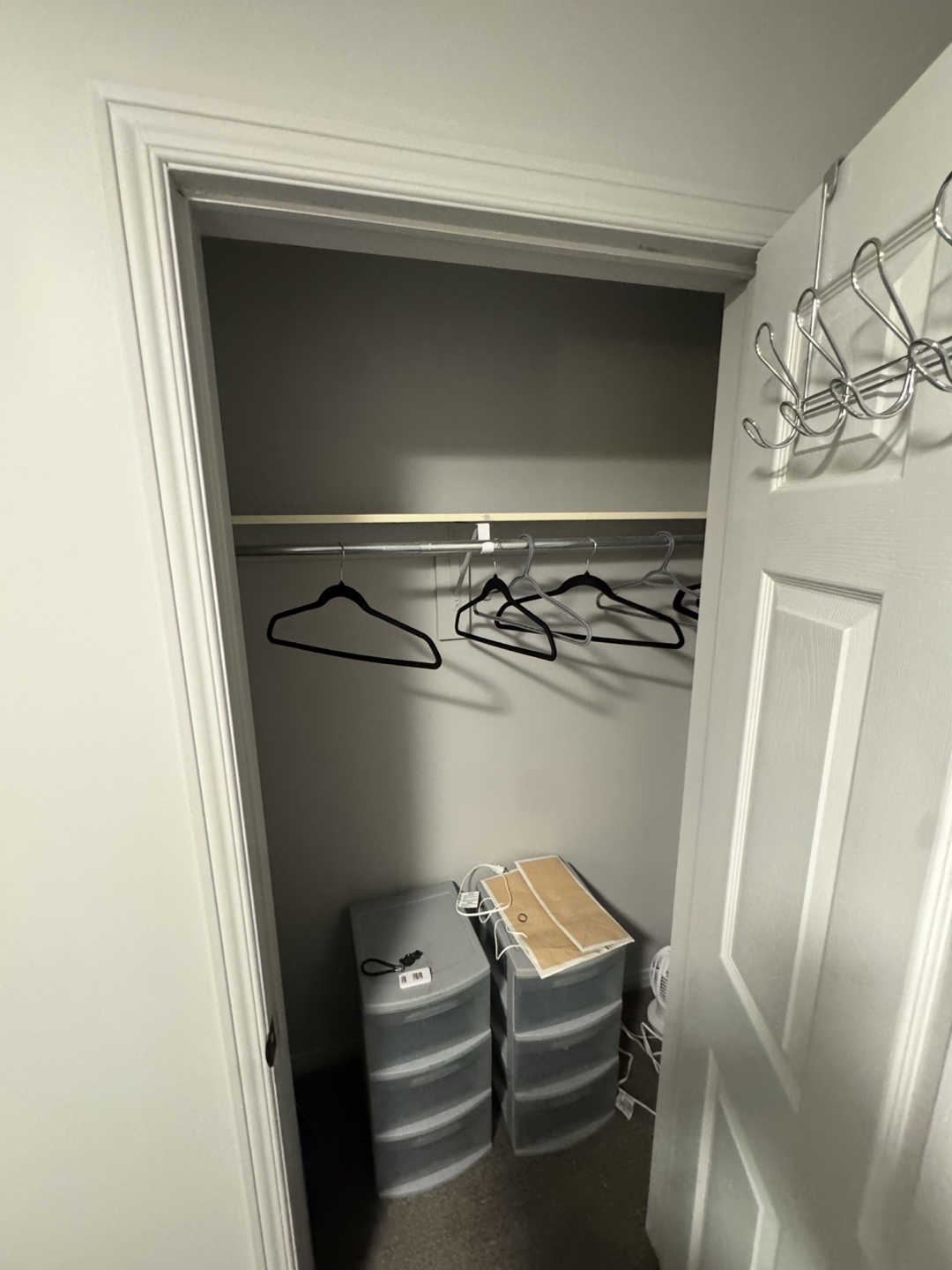 Room for rent with private washroom - photo 3