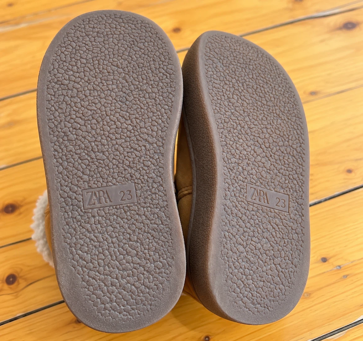 Zara Toddler Faux Shearling Boots – Size 23 - photo 2
