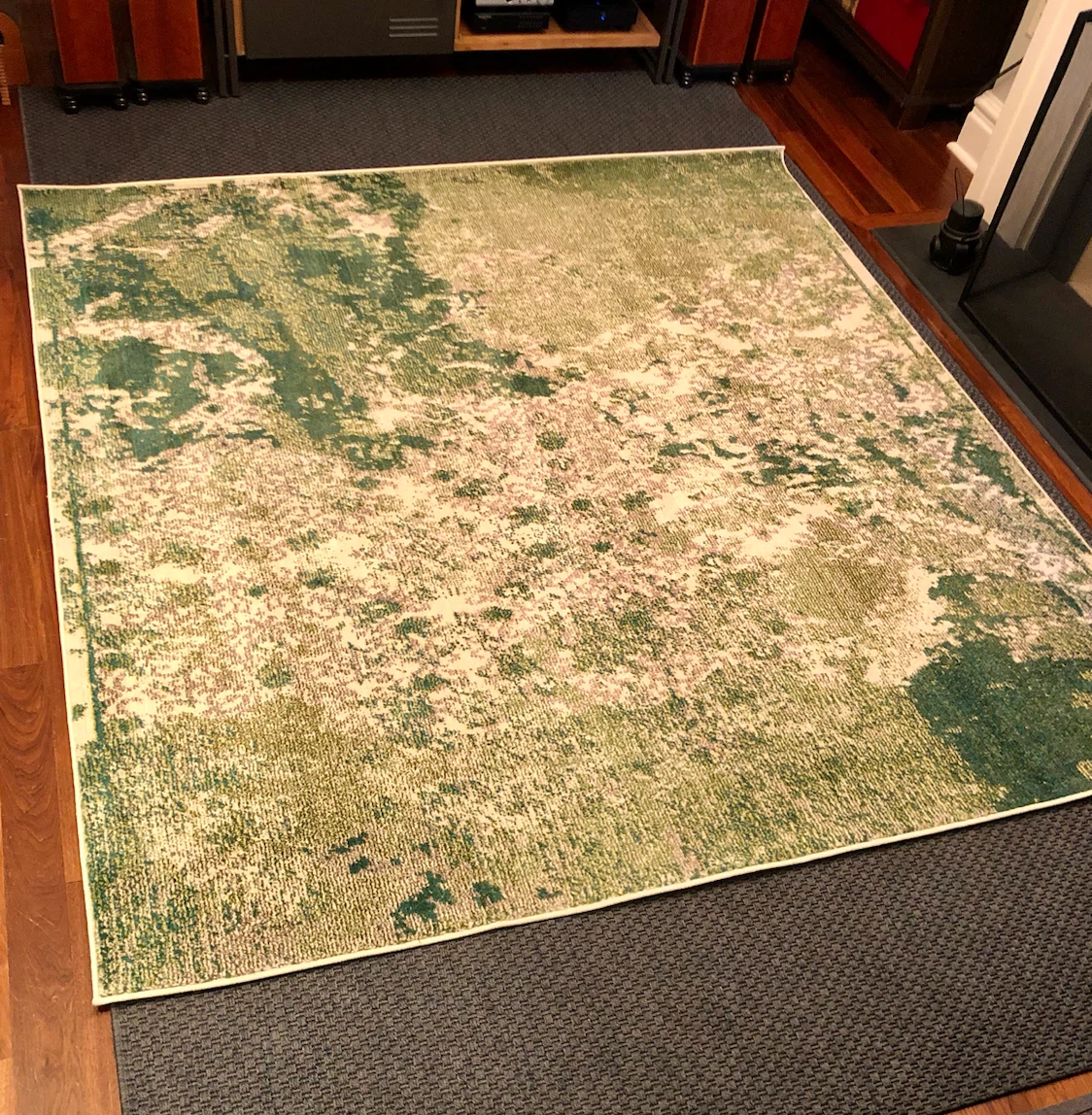 Square Area Rug - Green Ivory - 6’7” x 6’7”