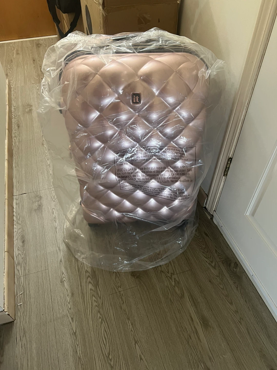 IT Luggage St. Tropez Trois 21-inch Carry-On Rose Gold