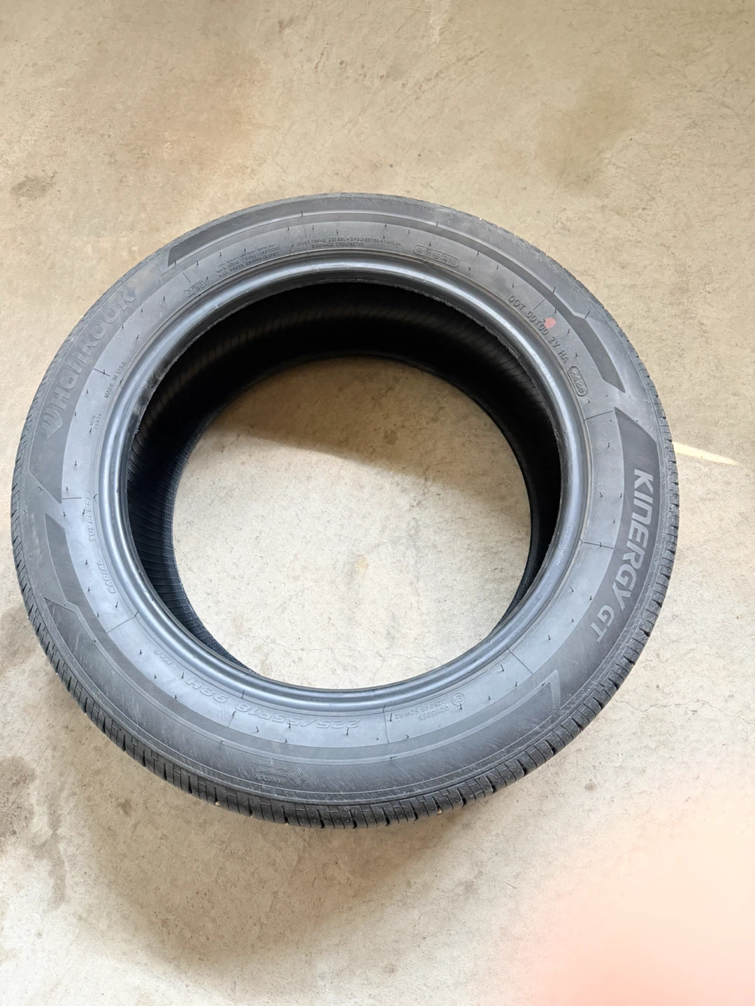 Hankook Kinergy GT Tire 225/55R18 98H